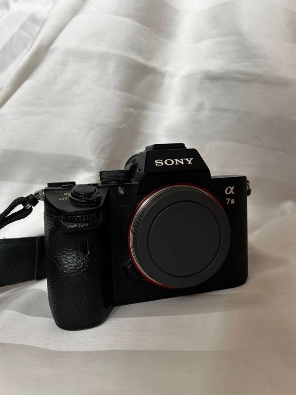 Продает фотоаппарат Sony A7 iii без объектива Продает фотоаппарат Sony A7 iii без объектива