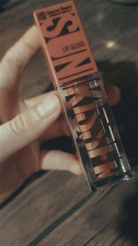lip GLOSS lip GLOSS