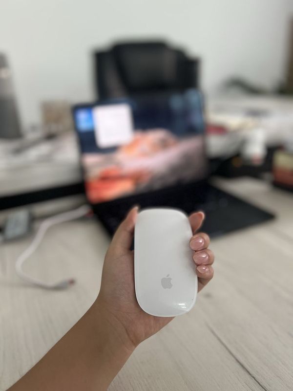 Apple Magic Mouse второе поколение почти новая