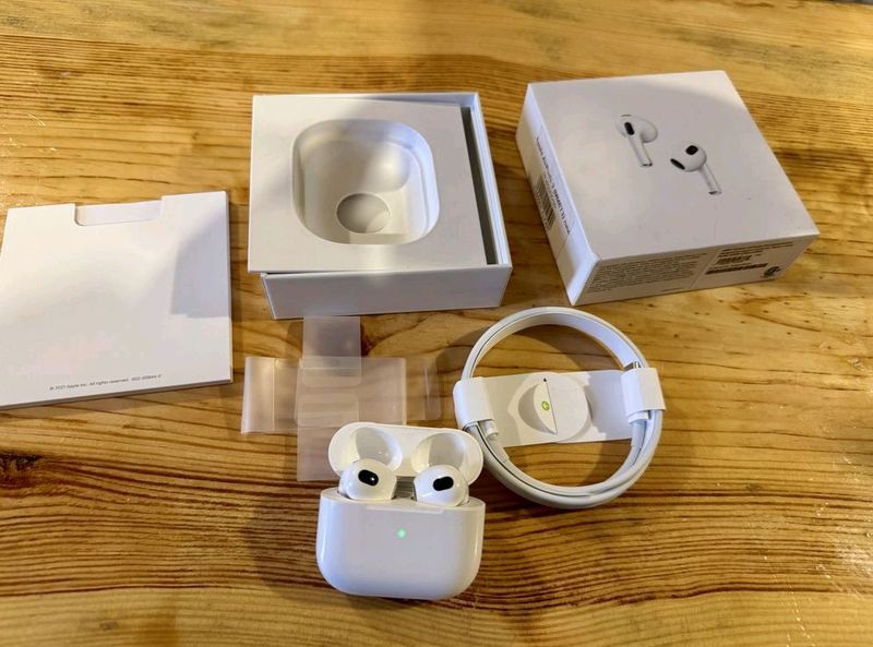 AirPods 3 Оргинал 100% Идеал Состояния ИЗ США AirPods 3 Оргинал 100% Идеал Состояния ИЗ США