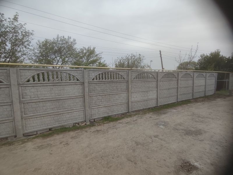 Уй участкаси билан сотилади. Уй участкаси билан сотилади.