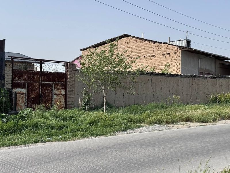 В городе продаётся земельный участок В городе продаётся земельный участок