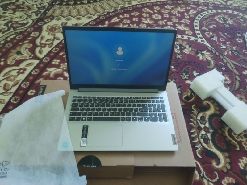 Lenovo notebook yangi Lenovo notebook yangi