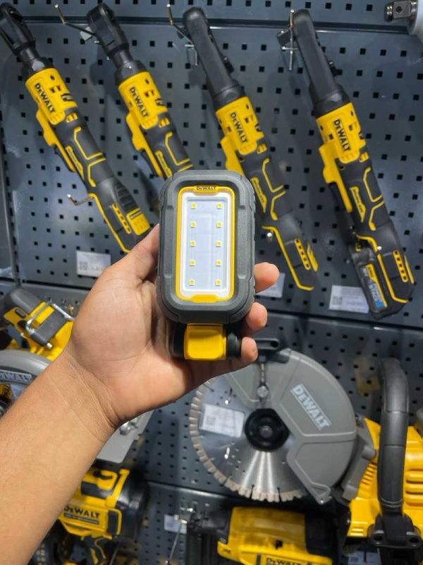 Аккумуляторный фонарь DeWalt DCL182-XJ Аккумуляторный фонарь DeWalt DCL182-XJ