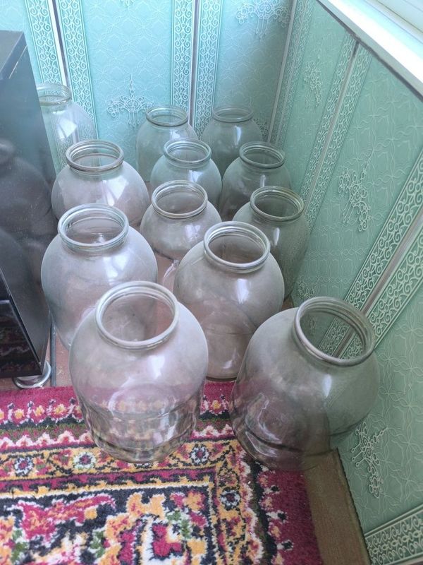 Продаётся банки 3 литровые Продаётся банки 3 литровые