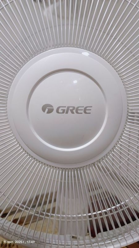 Напольный вентилятор GREE. Трёхскоростной. Работает тихо.