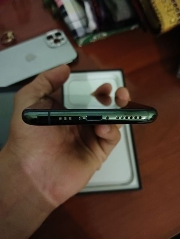 Iphone 11pro sotiladi srocna