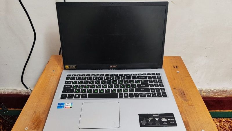 ACER noutbuk satiladi taza kelisemiz