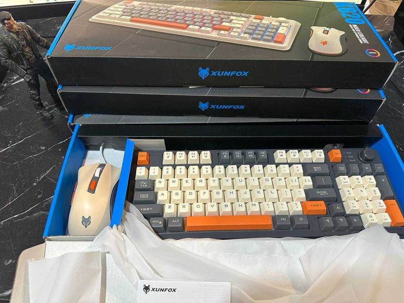 Игровая клавиатура мембранная с мышью XunFox K820/ Есть в количестве Игровая клавиатура мембранная с мышью XunFox K820/ Есть в количестве