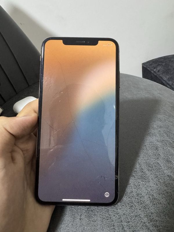 Iphone XS max sotiladi 128 GB Gold LL/A. Iphone XS max sotiladi 128 GB Gold LL/A.