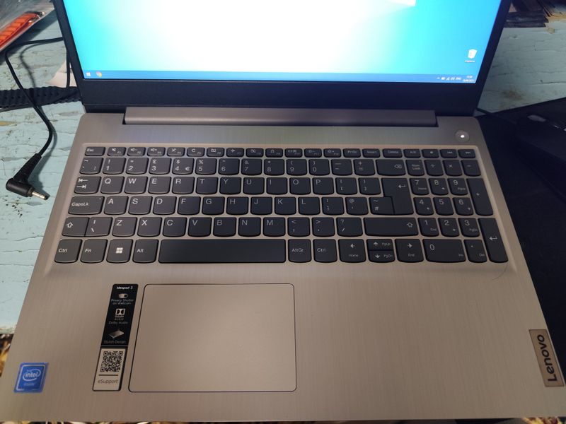 Lenovo notebook student va ofis ishlari uchun