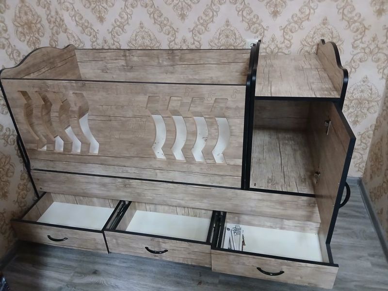 Детский крават хорошим состояние