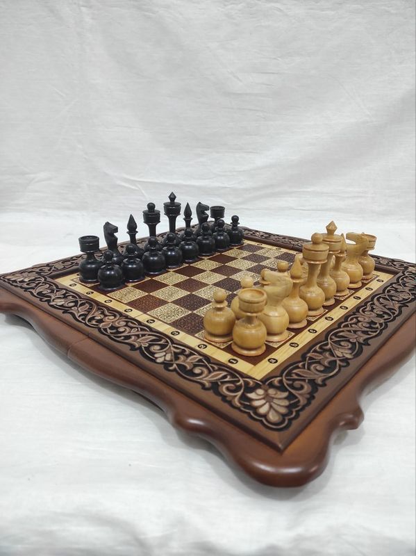 Шахмат Shaxmat 40-20 sm yongʻoq va mdf dan tayyorlangan Шахмат Shaxmat 40-20 sm yongʻoq va mdf dan tayyorlangan