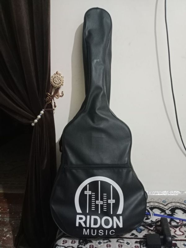 Gitara sotiladi b/u holati yangiday Gitara sotiladi b/u holati yangiday