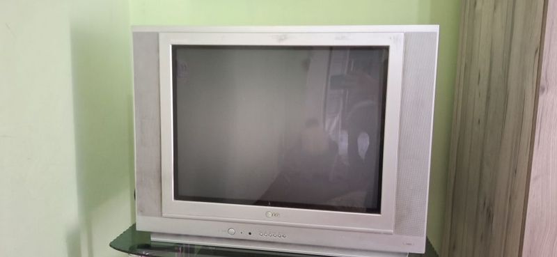 Lg 72 telvezor sotiladi 2si 400ming Lg 72 telvezor sotiladi 2si 400ming