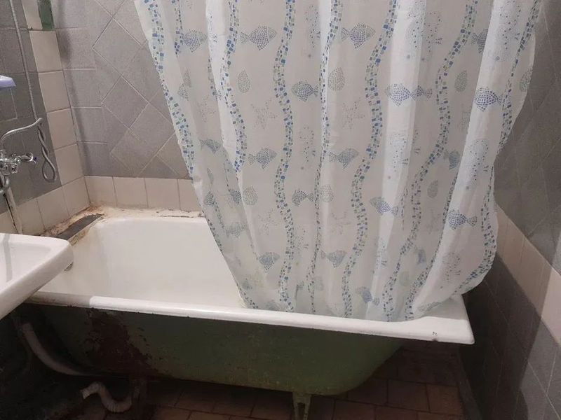Чугунную ванну продаю как лом Чугунную ванну продаю как лом