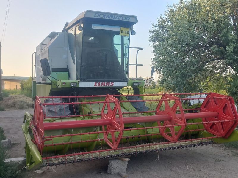 Claas Dominator 130