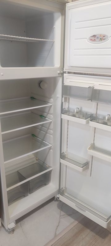 Срочно продам холодильник УСТА КУРИШ КЕРАК