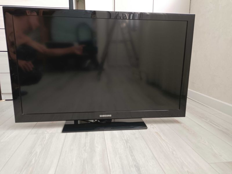 Продае́тся телевизор SAMSUNG 43 диагональ. Продае́тся телевизор SAMSUNG 43 диагональ.