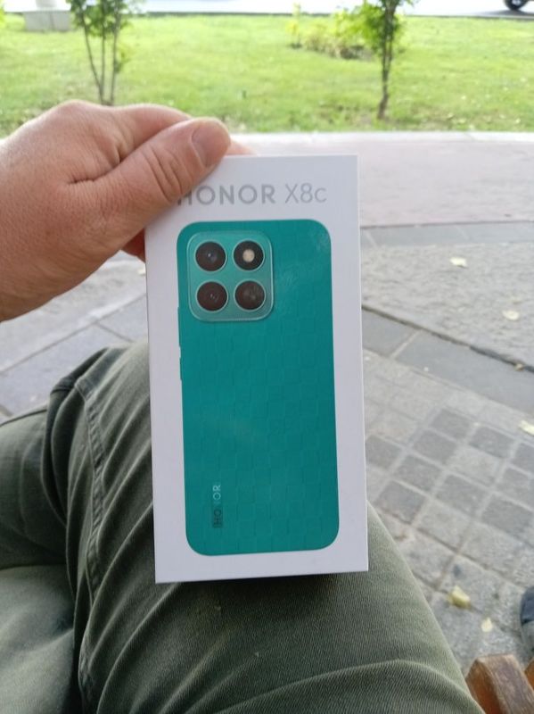 Очень срочно продам honor x8c 8/128 Очень срочно продам honor x8c 8/128