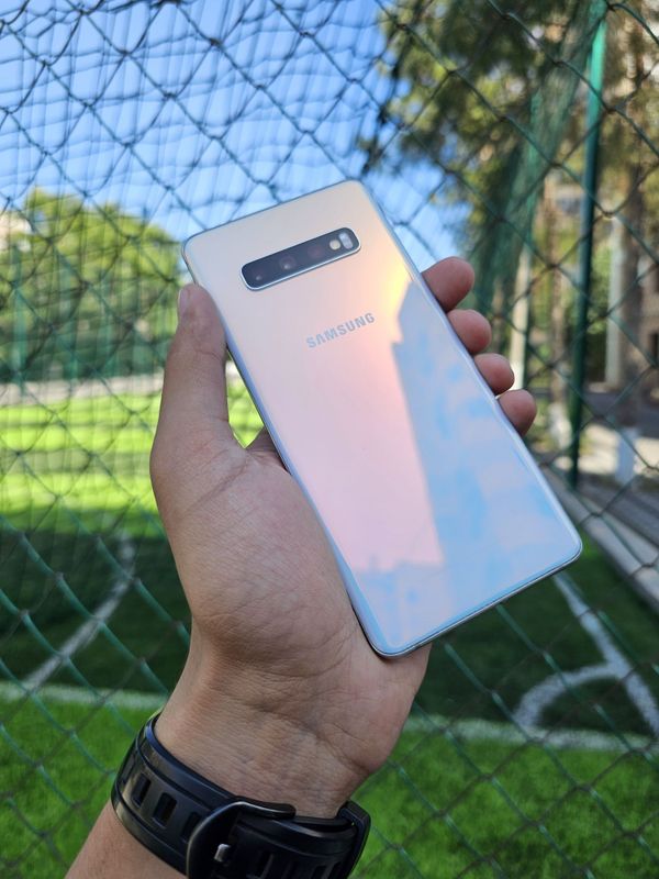 Samsung Galaxy S10+Plus dual. OzU 8/128 GB. Batare 4100. White ideal