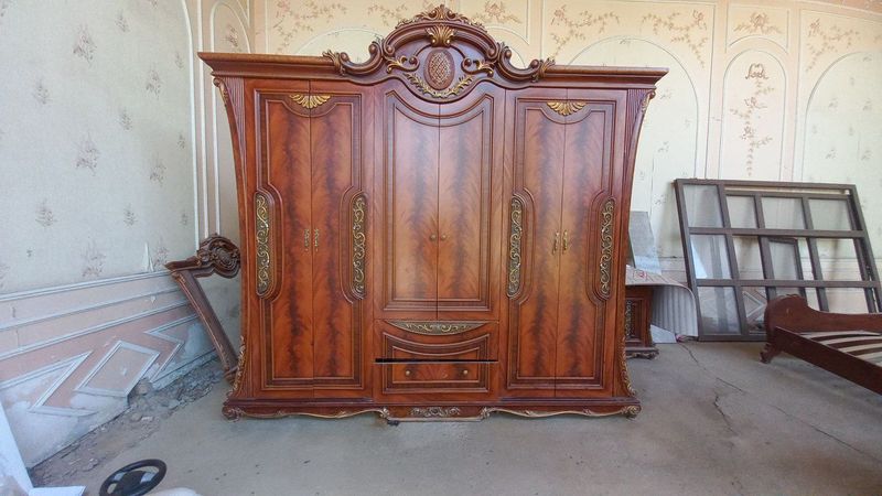Продам китайский спални гарнитур