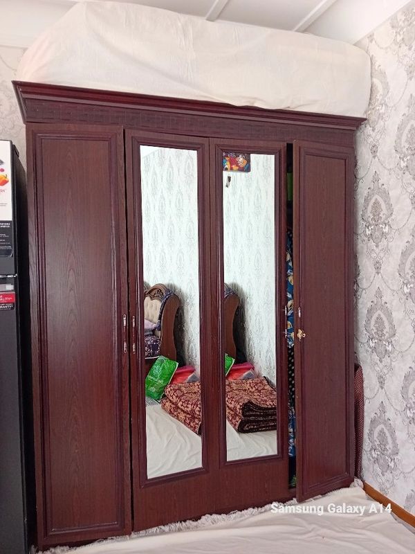 Shkaf sotiladi laminant