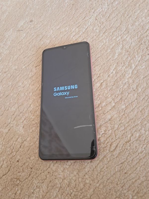 Samsung A4 sotiladi Samsung A4 sotiladi