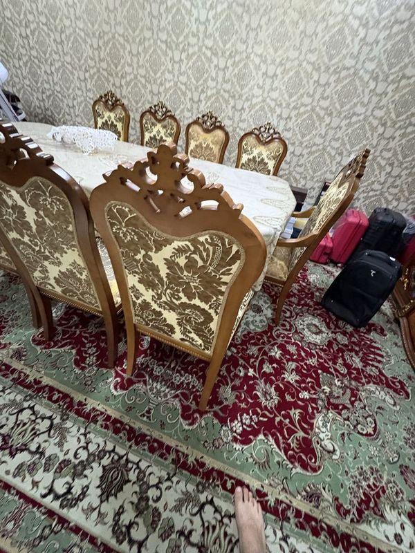 Продаю мебел комплект китайский. Как новая.