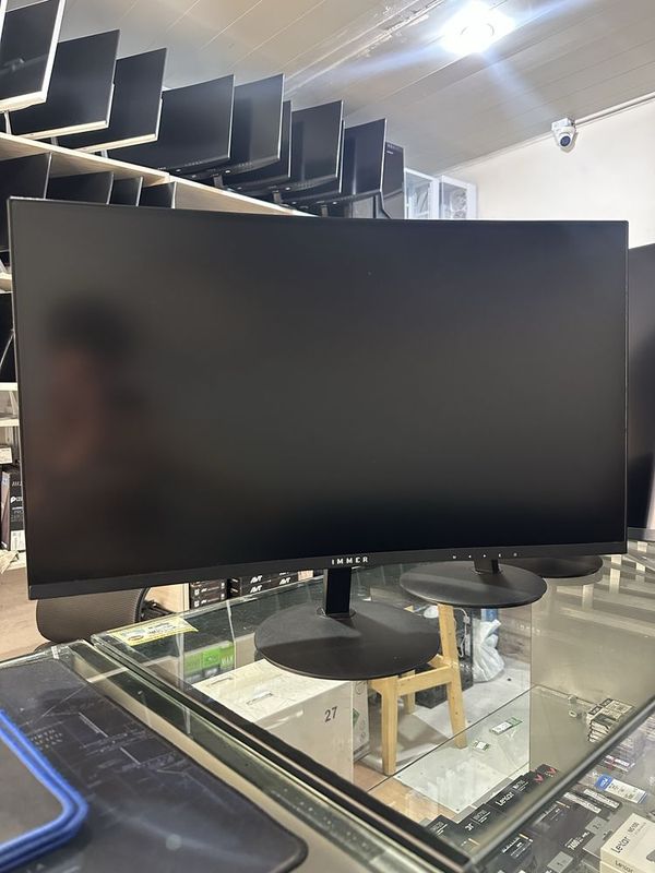 Immer 27" Curved 75hz Holati zo'r Immer 27" Curved 75hz Holati zo'r