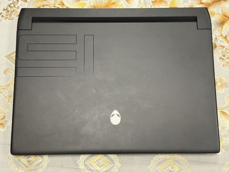 Alienware M15 R7 2023 - A’lo holatda! Sovutgichli RGB podstavka sovg’a