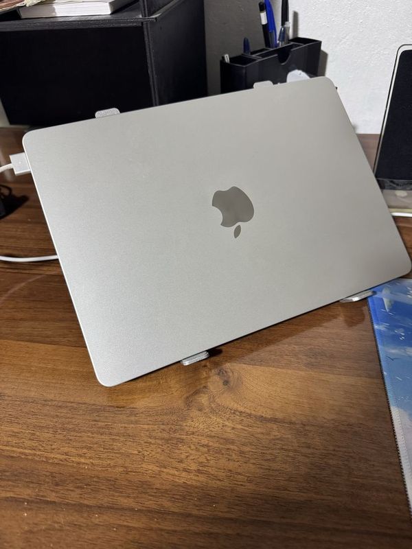 Macbook Air 13,6 m2, silver 8/256