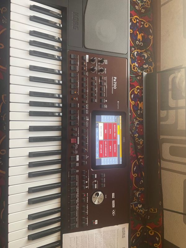 Korg pa 700 sotiladi pashti yangi holatda programmasi terilgan