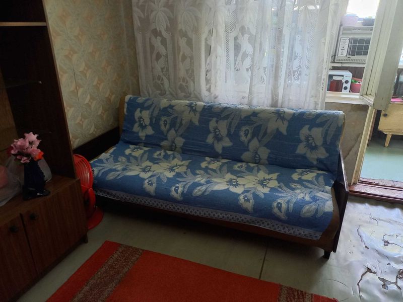 Продам Диван в среднем состоянии Продам Диван в среднем состоянии
