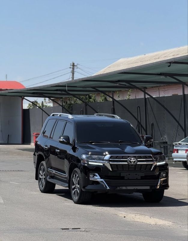 Toyota 200, 2017y 135000 Toyota 200, 2017y 135000