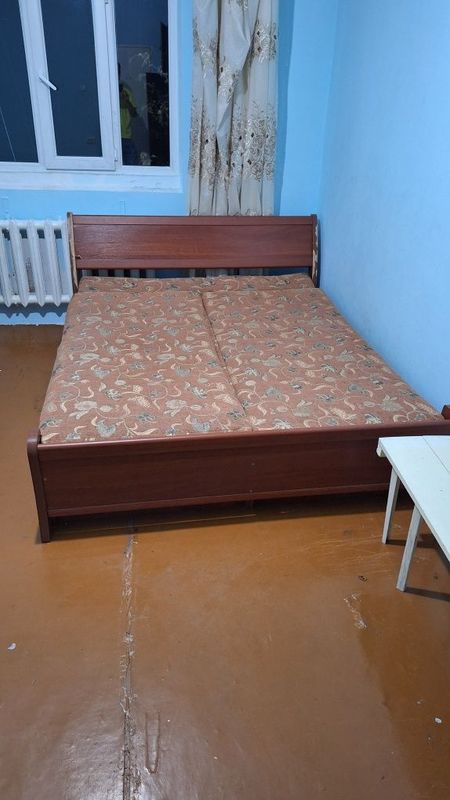 Продаю кровать двухместная Продаю кровать двухместная