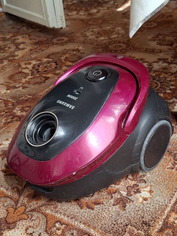 Samsung pilesos sotiladi. Продаётся Самсунг пылесос 2000W.