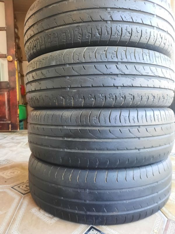 195/65R15 Continental.