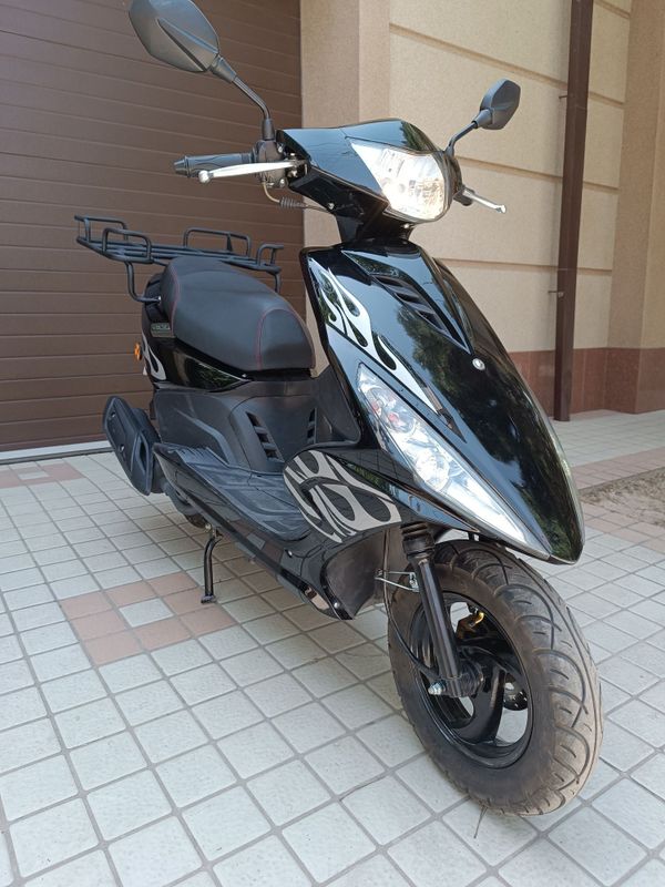 Продаю скутер VENTO 150CC проктический новый пробег 1550км .