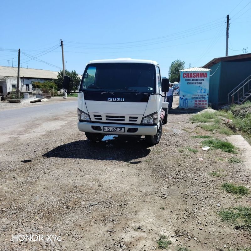 Isuzu водовоз sotiladi