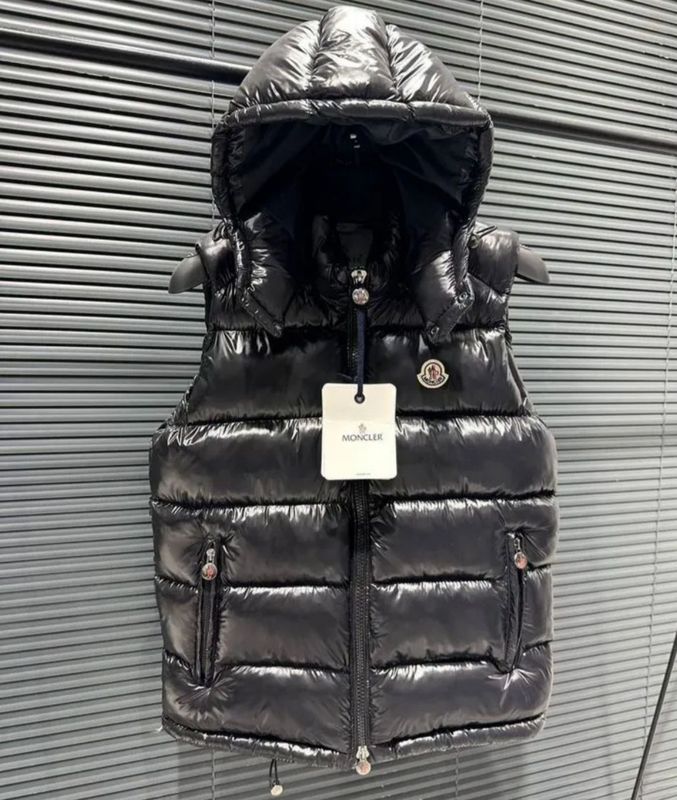 Продаю Жилетка MONCLER Продаю Жилетка MONCLER