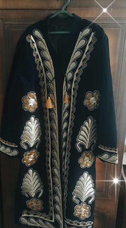 Продам очень красивый чапан. Продам очень красивый чапан.