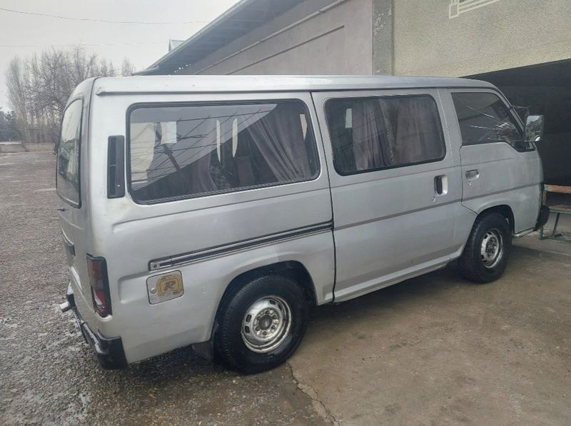 Nissan caravan сотилади