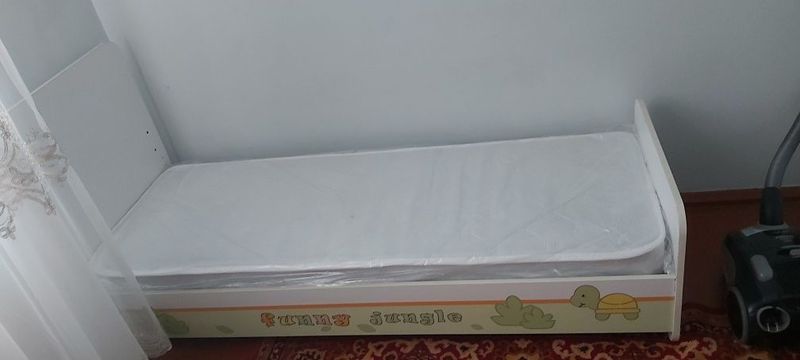 Детская кровать отличная состояние Детская кровать отличная состояние