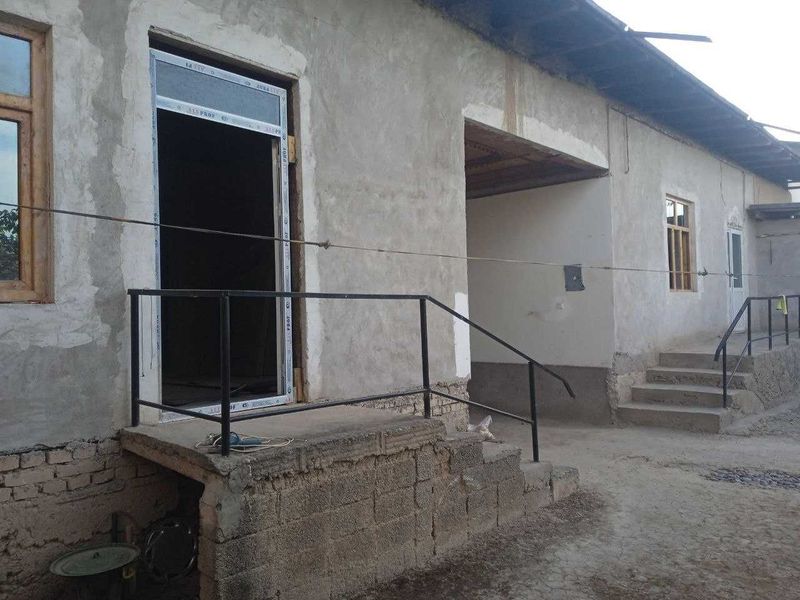 Uchaska sotiladi 8 sotix gaz suv svet bor Uchaska sotiladi 8 sotix gaz suv svet bor