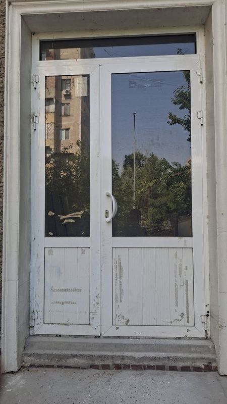 Акфа эшик б/у яхши холатда Акфа эшик б/у яхши холатда