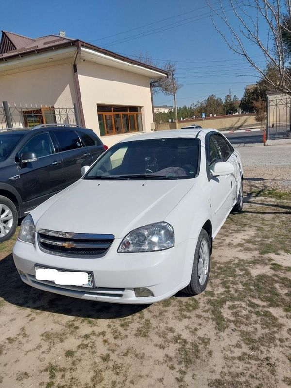 Lacetti sotiladi