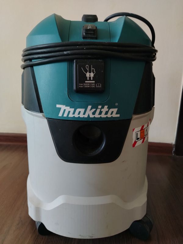 Пылесос "MAKITA - VC2512L" Пылесос "MAKITA - VC2512L"