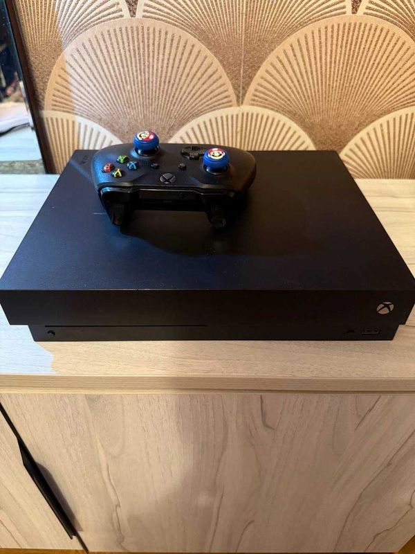 Продаю консоль xbox one x Продаю консоль xbox one x