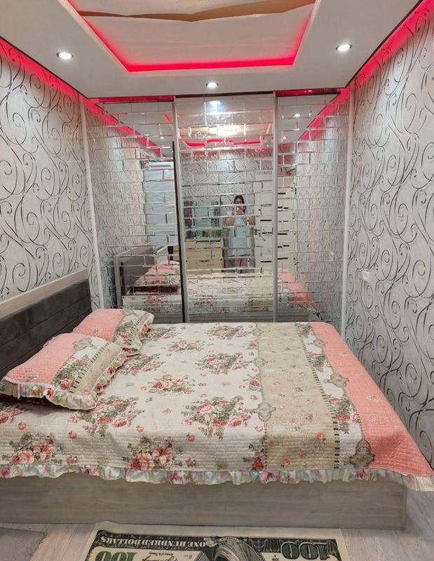 Кунлик квартира берилади без закс